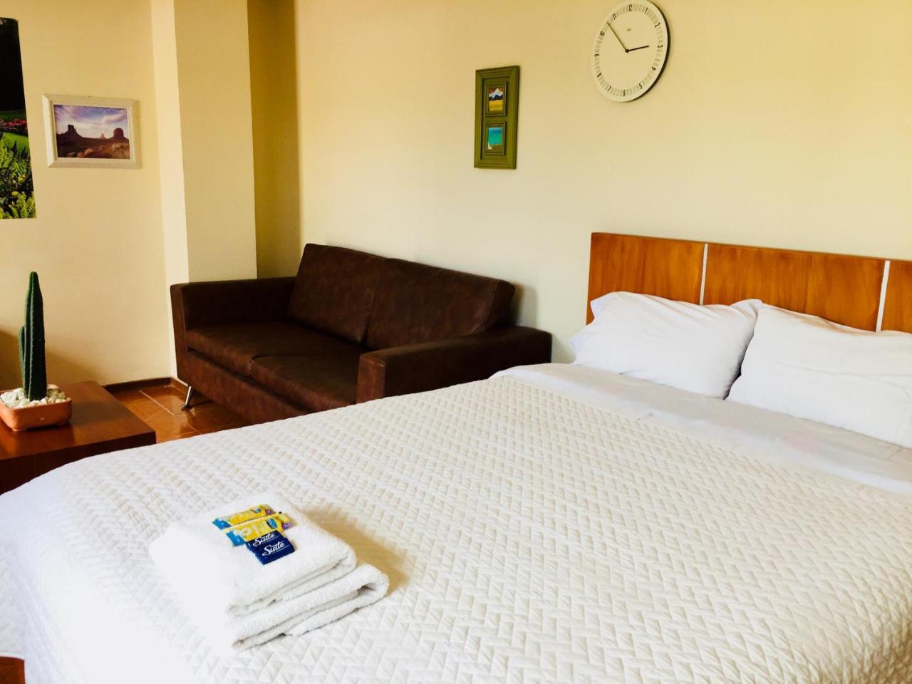 Quito Terrace Hostel ภายนอก รูปภาพ